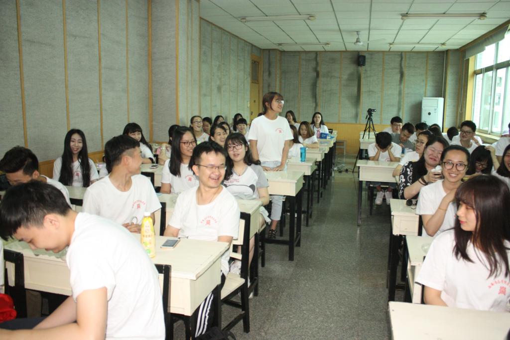 学生黄颖舒发言(2)